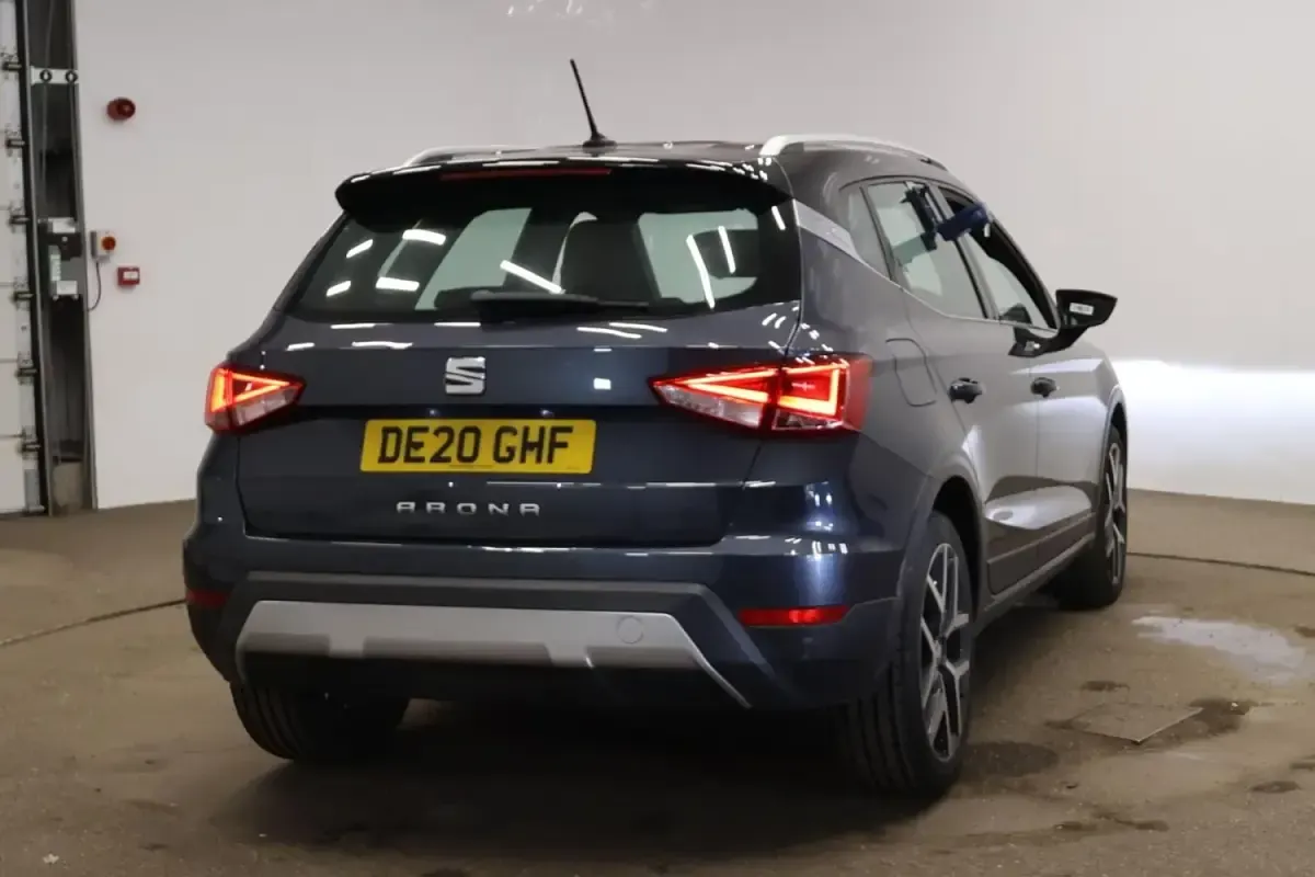 Usado Seat Arona XCELLENCE Lux 115 HP (84 kW) 2020 Cinzento SUV