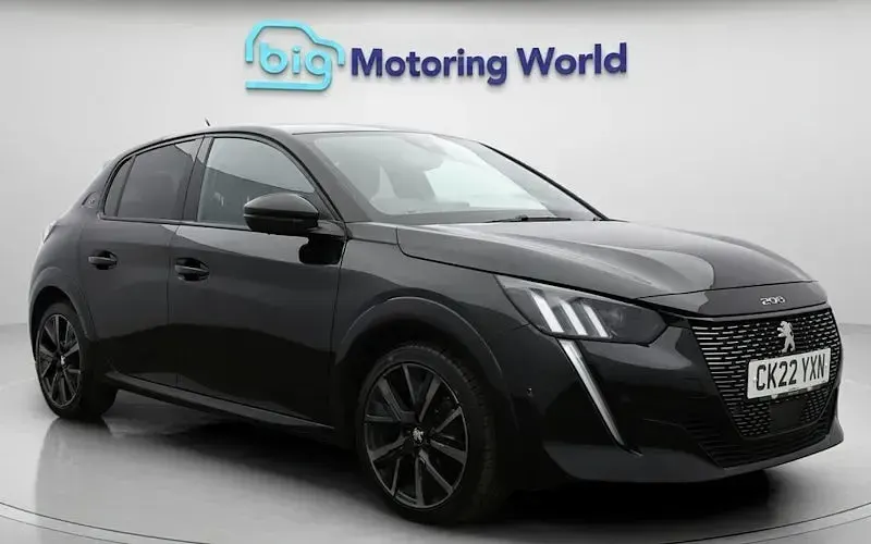 Second-hand Peugeot 208 Premium 102 CP (75 kW) 2022 Hatchback