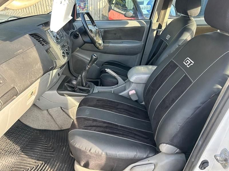 Gebraucht Toyota HiLux 144 PS (105 kW) 2011 Weiß Pickup