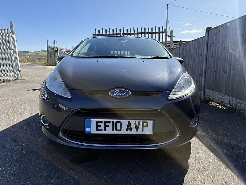 Used Ford Fiesta Titanium 94 HP (69 kW) 2010 Grey Hatchback