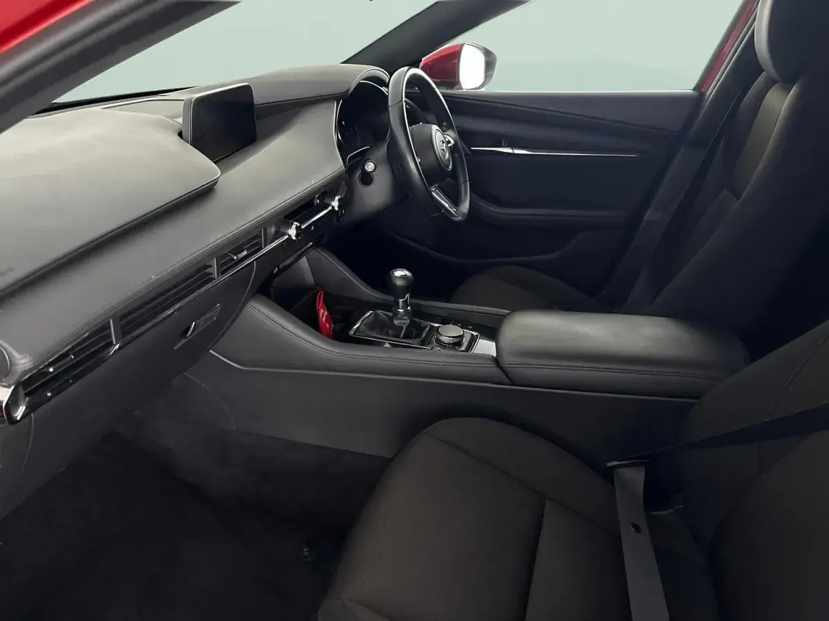 Begagnad Mazda 3 Inclusive 2019 Röd Halvkombi