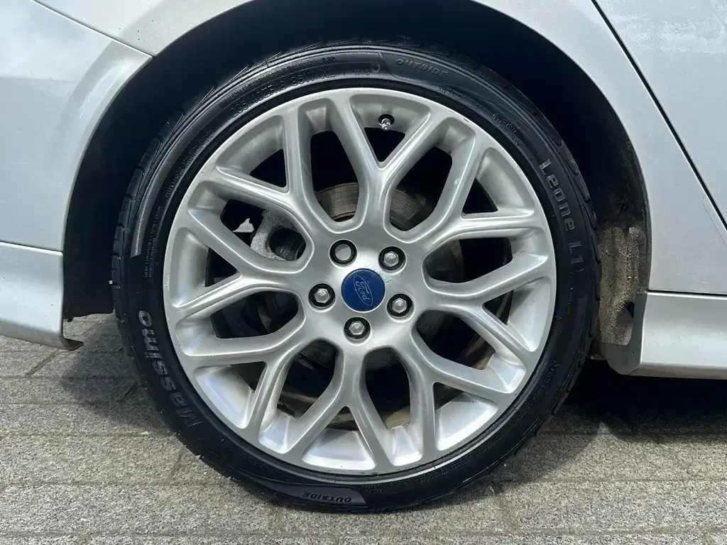 Used Ford Focus Zetec 120 HP (88 kW) 2015 Silver Hatchback