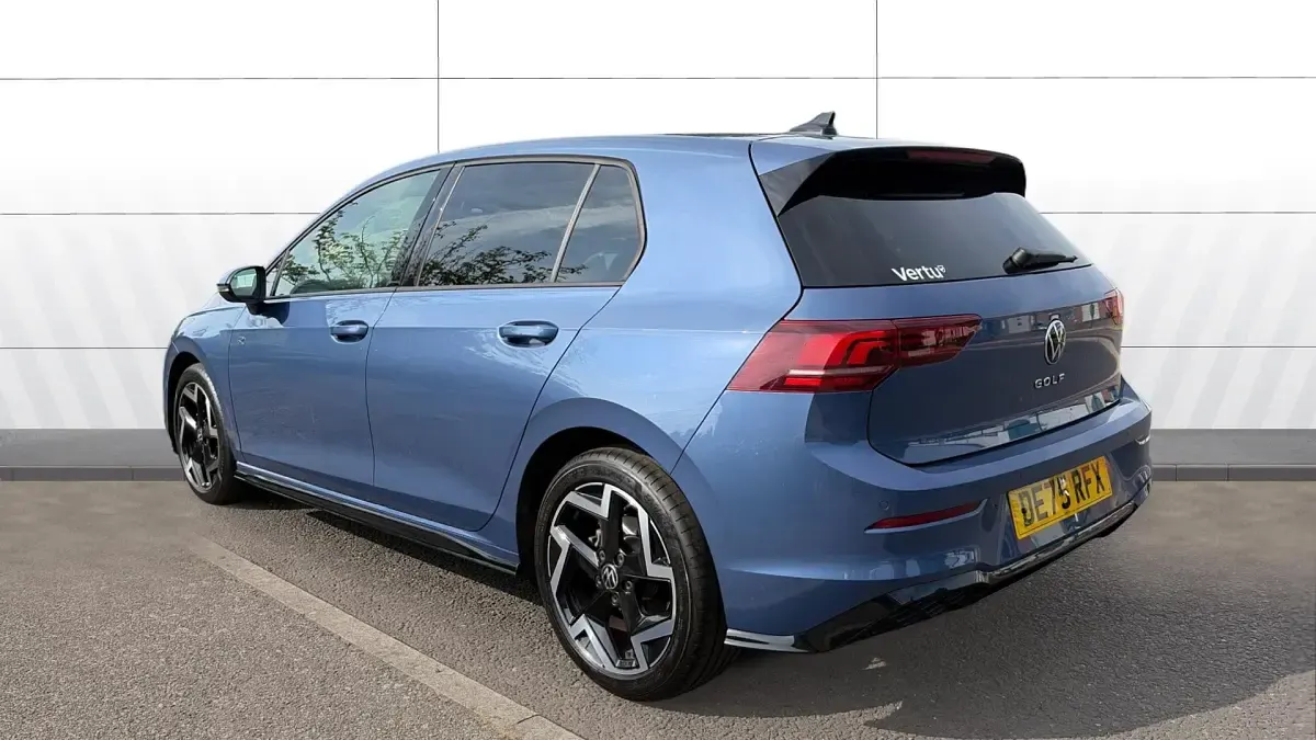 Used VW Golf VIII R-line 150 HP (110 kW) 2025 Blue Hatchback
