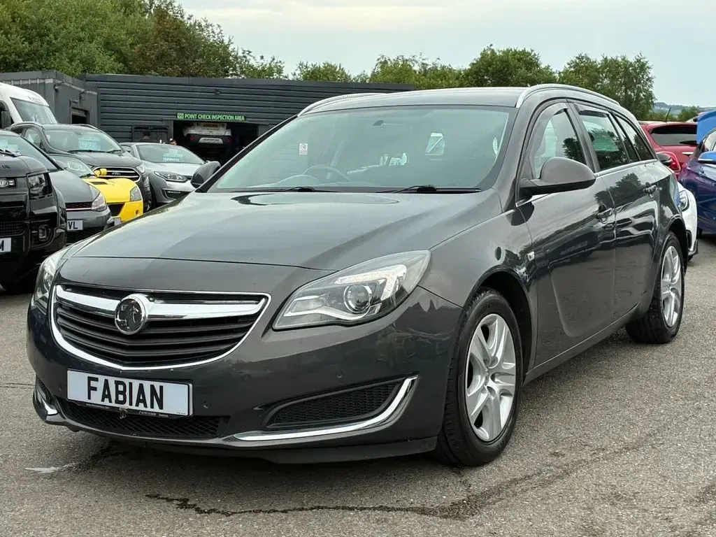 Used Vauxhall Insignia Design Edition 136 HP (100 kW) 2016 Grey Estate