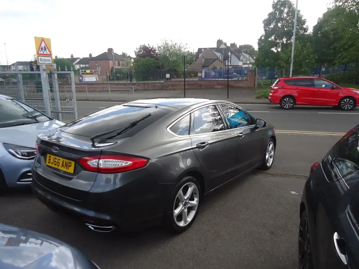 Używany Ford Mondeo Titanium 180 KM (132 kW) 2016 Szary Hatchback
