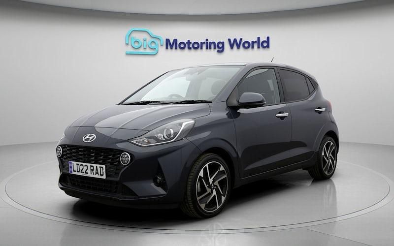 Usado Hyundai i10 Premium 84 HP (61 kW) 2023 Cinzento Citadino