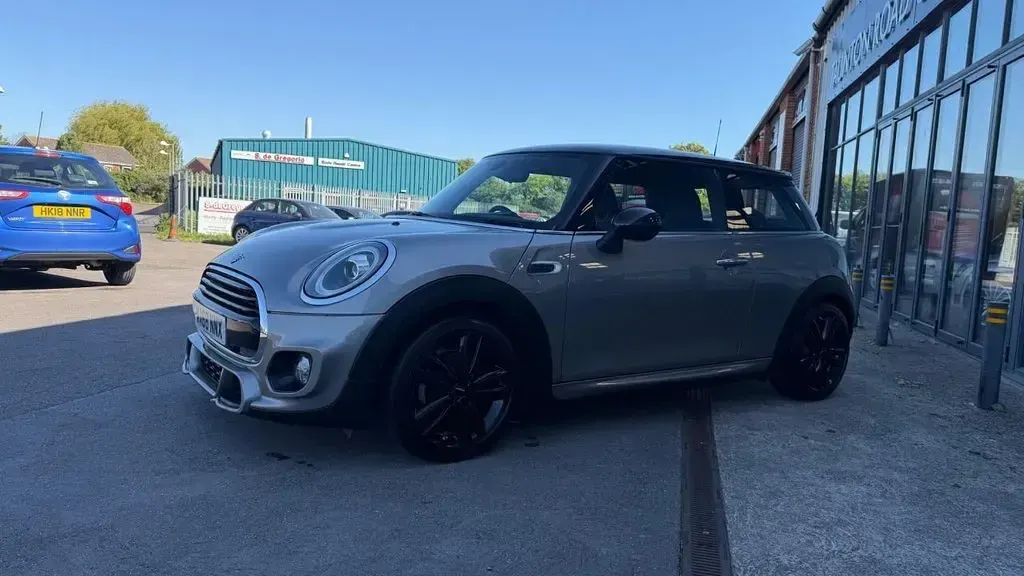 Used Mini Cooper Hatch 136 HP (100 kW) 2018 Silver Hatchback