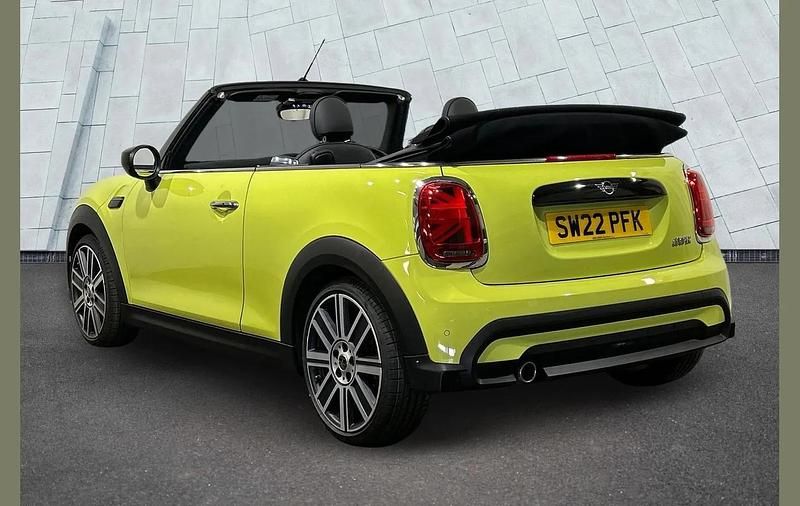 Usado Mini Cooper Cabriolet Exclusive 134 HP (98 kW) 2022 Amarelo Cabrios