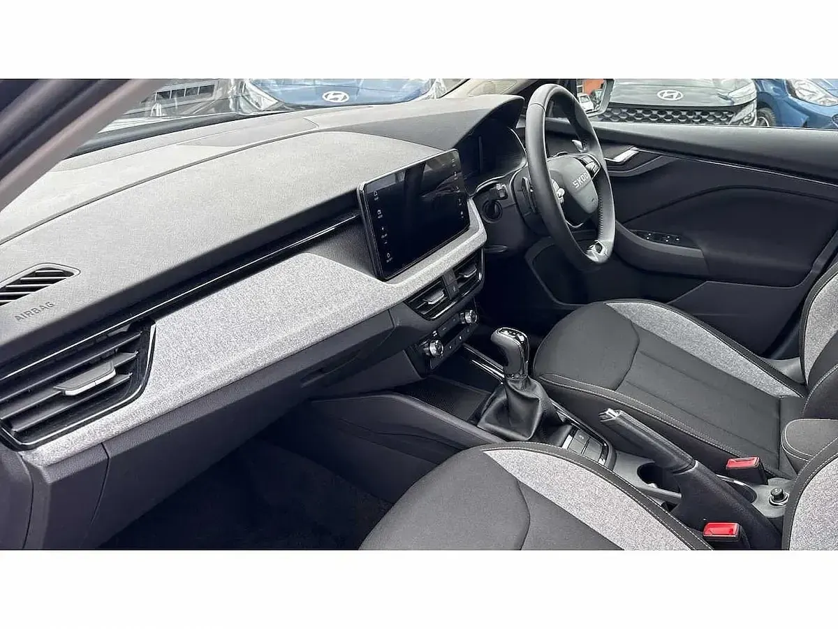 Usado Skoda Kamiq SE 116 HP (85 kW) 2025 Preto SUV