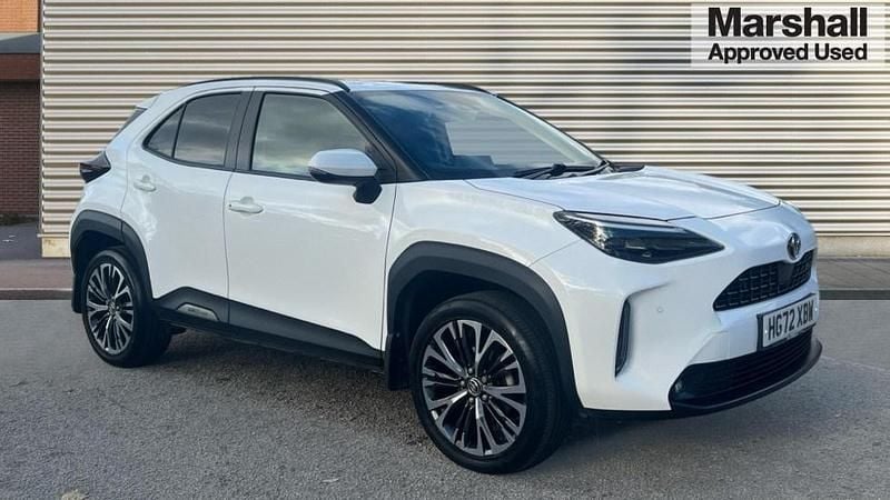 Used Toyota Yaris Hybrid 116 HP (85 kW) 2023 Pure white (solid paint) Estate