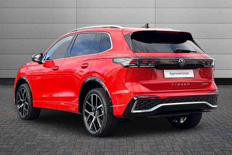 Used VW Tiguan R-line 272 HP (200 kW) 2025 Persimmon red SUV