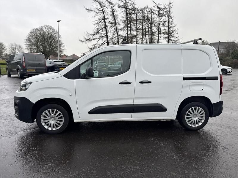 Used Citroën Berlingo 75 HP (55 kW) 2021 White MPV