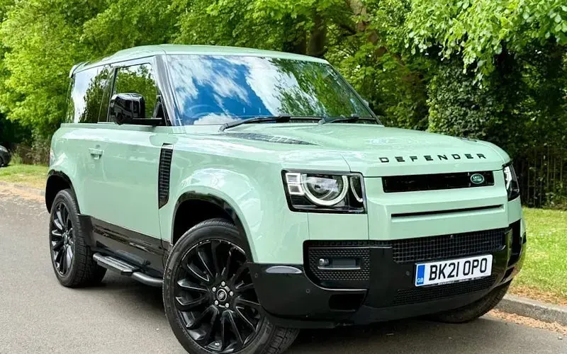 Second-hand Land Rover Defender SE 200 CP (147 kW) 2021 SUV