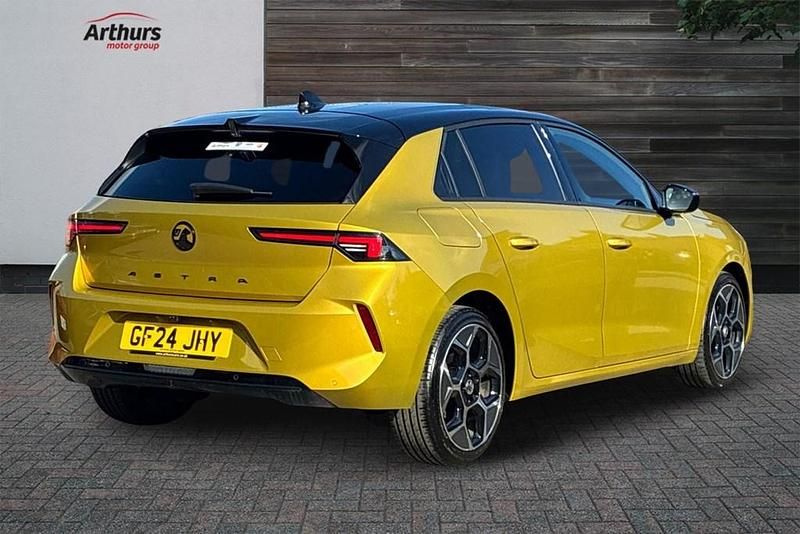 Used Vauxhall Astra Ultimate 130 HP (95 kW) 2024 Yellow/black Hatchback