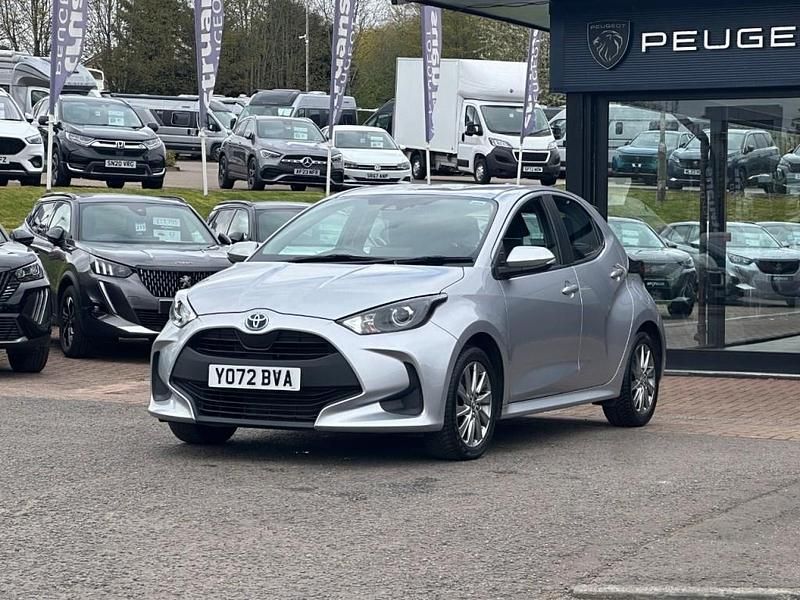 Usado Toyota Yaris Hybrid 2023 Prateado Citadino