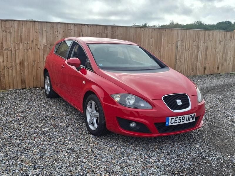 Red Used 2009 Seat Leon Hatchback | £1,995 (Fair price) - Image 1/4