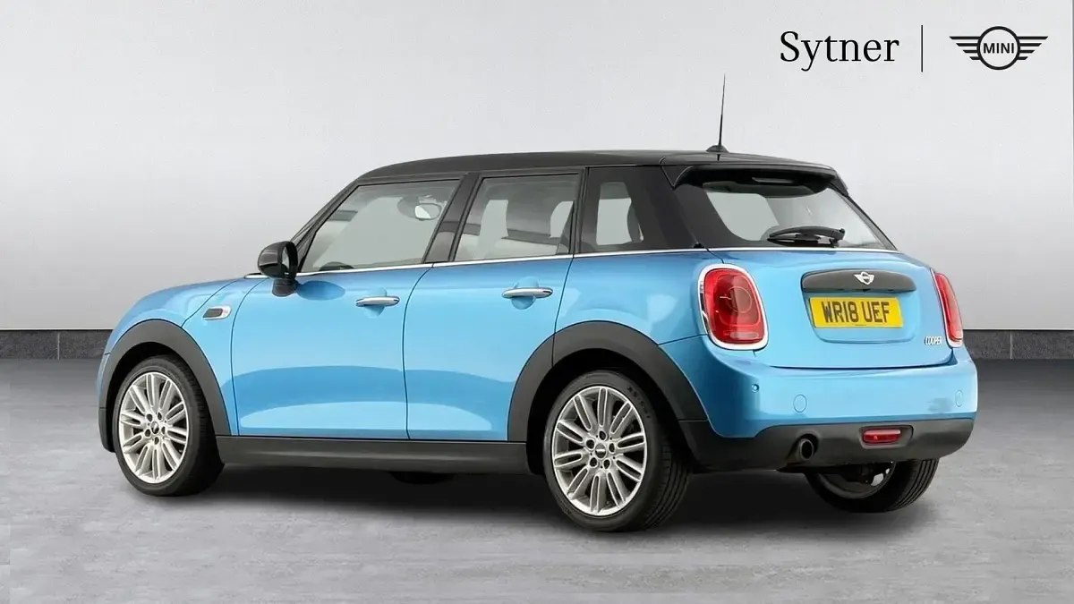 Used Mini Cooper Hatch 134 HP (98 kW) 2018 Blue Hatchback