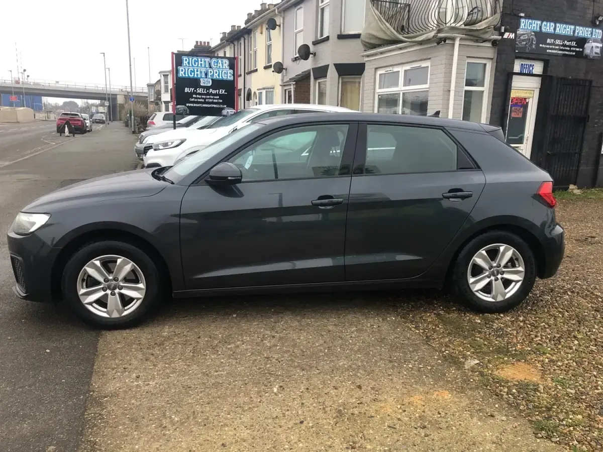 Begagnad Audi A1 2019 Grå SUV