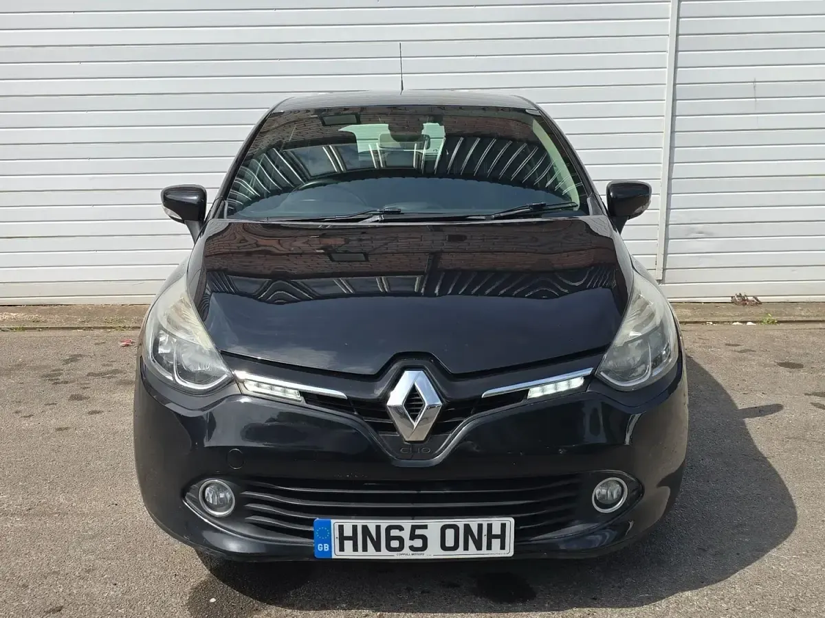 Begagnad Renault Clio IV Dynamique 75 HK (55 kW) 2015 Svart Halvkombi