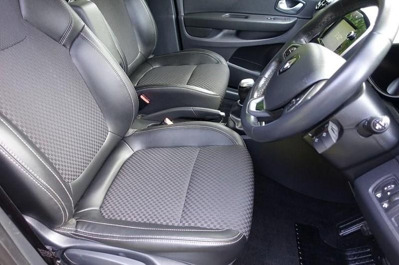 Used Renault Clio IV Dynamique 90 HP (66 kW) 2018 Black Hatchback