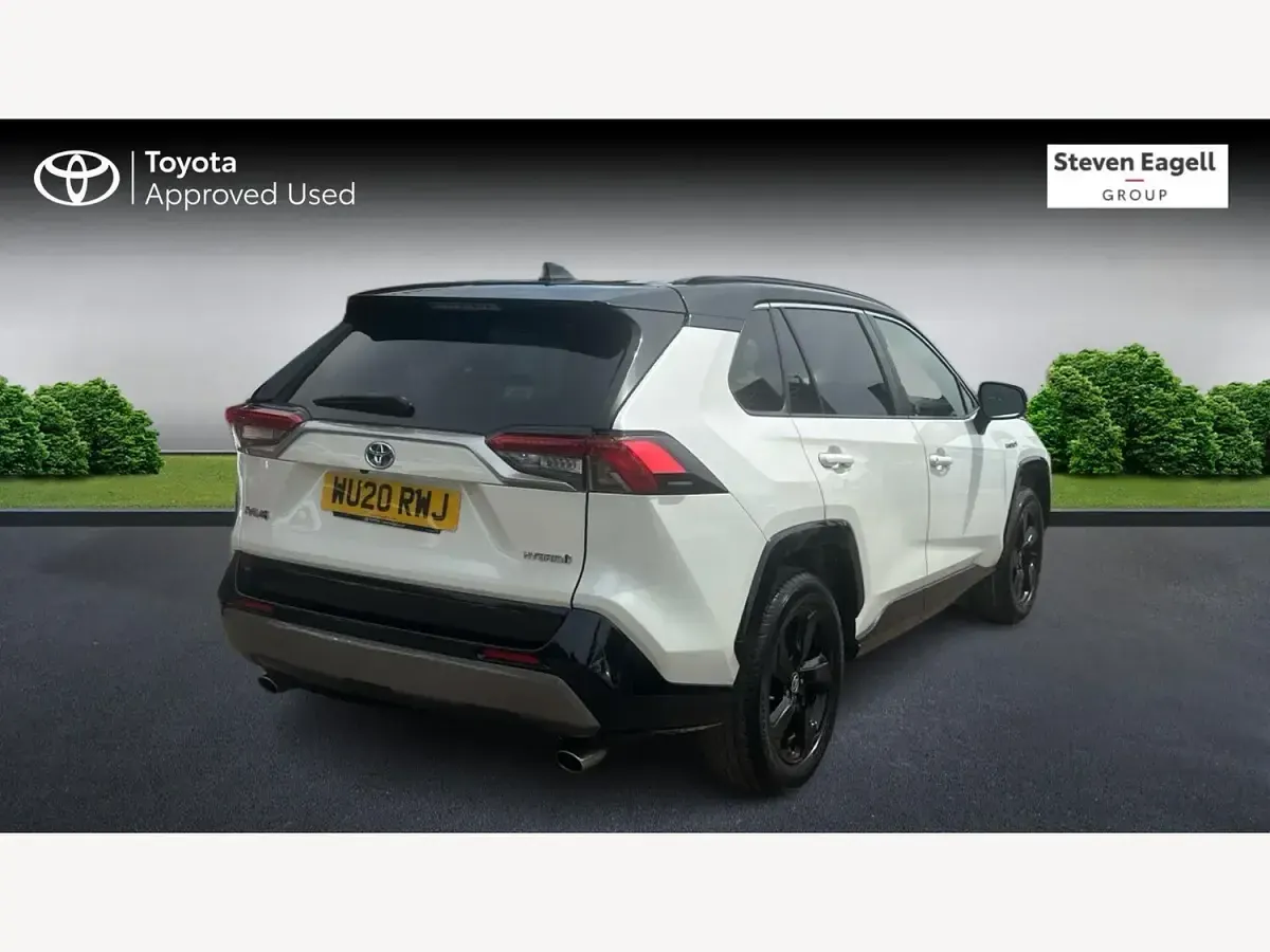 Used Toyota RAV4 218 HP (160 kW) 2020 White/black SUV