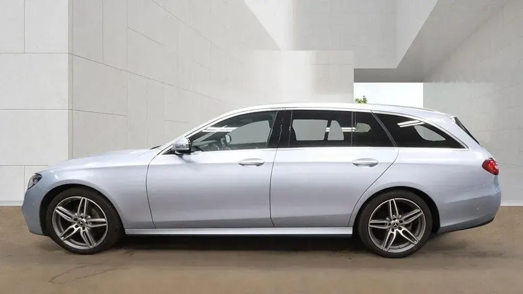 Używany Mercedes E220 AMG line 2018 Srebrny Kombi