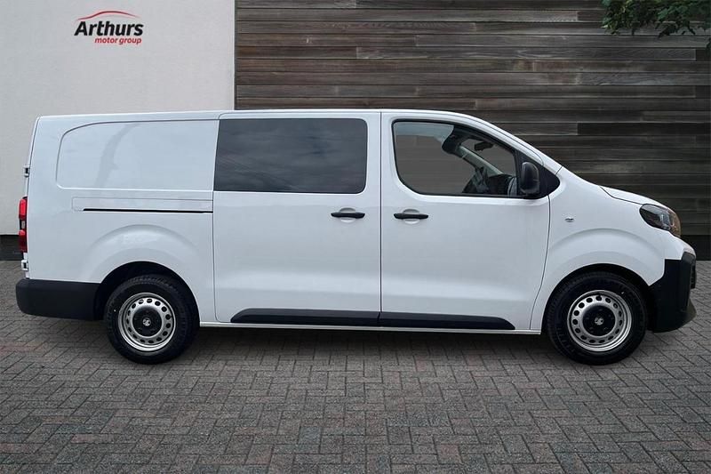 White New 2024 Vauxhall Vivaro Van | £23,990 (A bit pricey) - Image 1/4