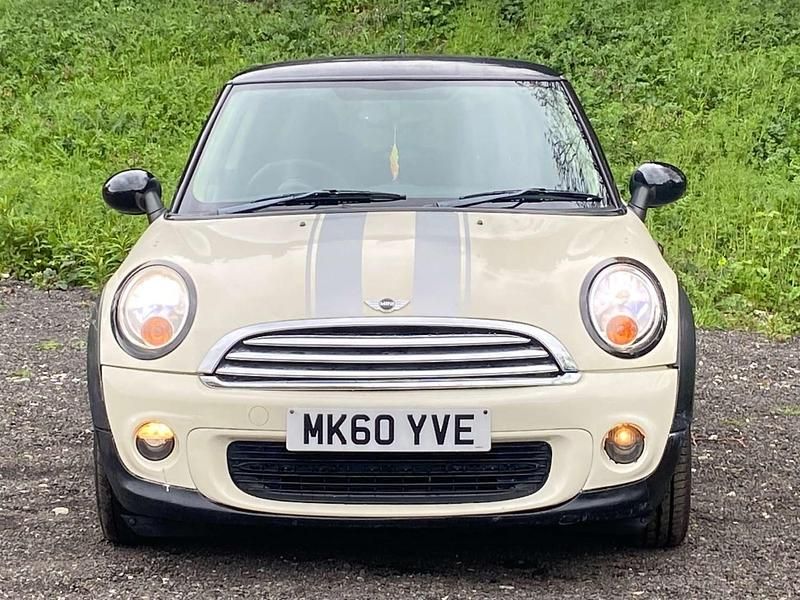 Used Mini Cooper Hatch 2010 White Hatchback
