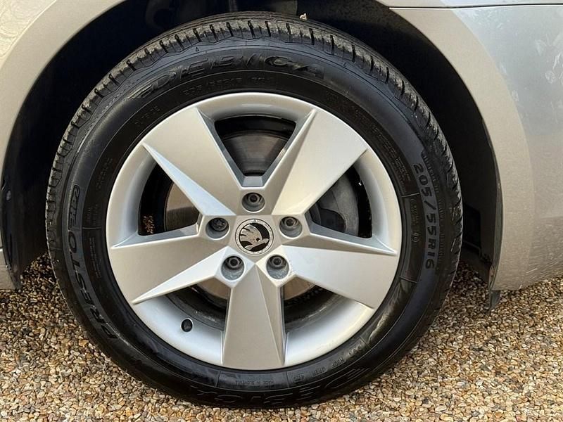 Used Skoda Octavia SE 105 HP (77 kW) 2013 Beige Estate