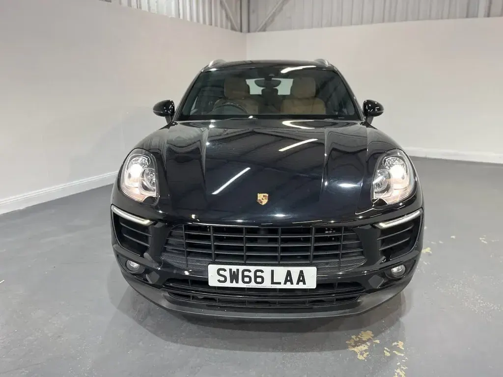 Used Porsche Macan 258 HP (189 kW) 2016 Black SUV