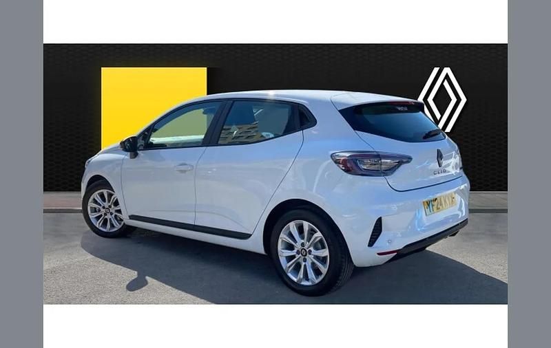 Used Renault Clio V Evolution 143 HP (105 kW) 2024 White Hatchback