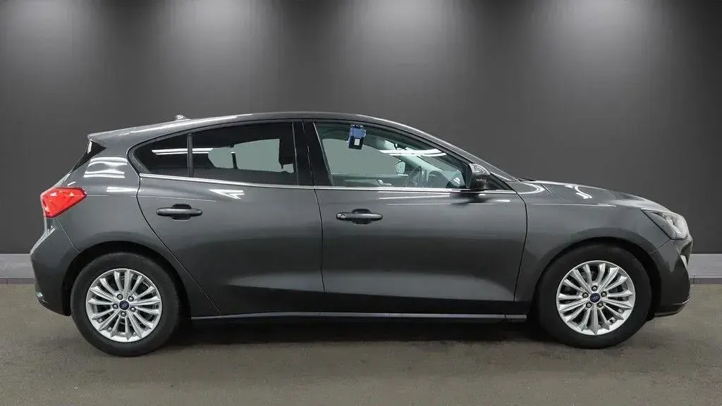 Used Ford Focus Titanium 125 HP (91 kW) 2020 Grey Hatchback