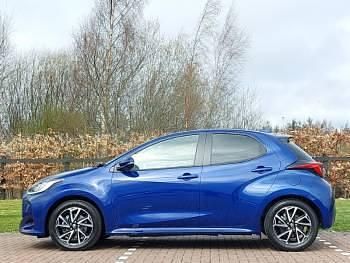 Used Toyota Yaris Hybrid Design 116 HP (85 kW) 2023 Blue Hatchback