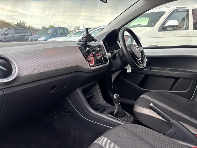 Begagnad VW up! high up! 75 HK (55 kW) 2018 Vit Halvkombi