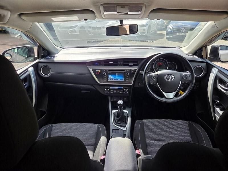 Used Toyota Auris Plus 132 HP (97 kW) 2014 Bronze Hatchback