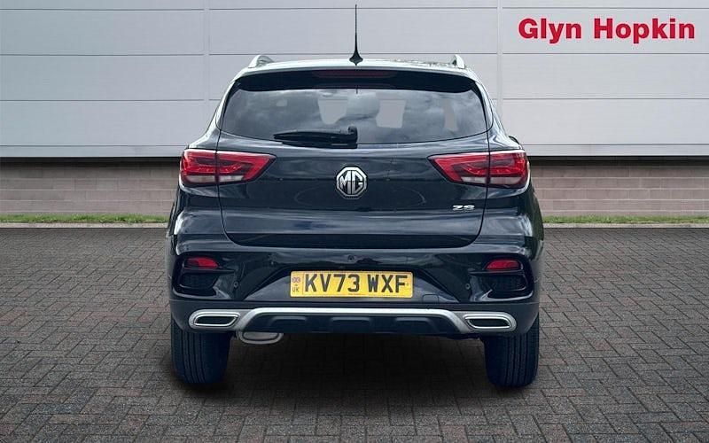 Usado MG ZS Exclusive 111 HP (81 kW) 2023 Preto SUV