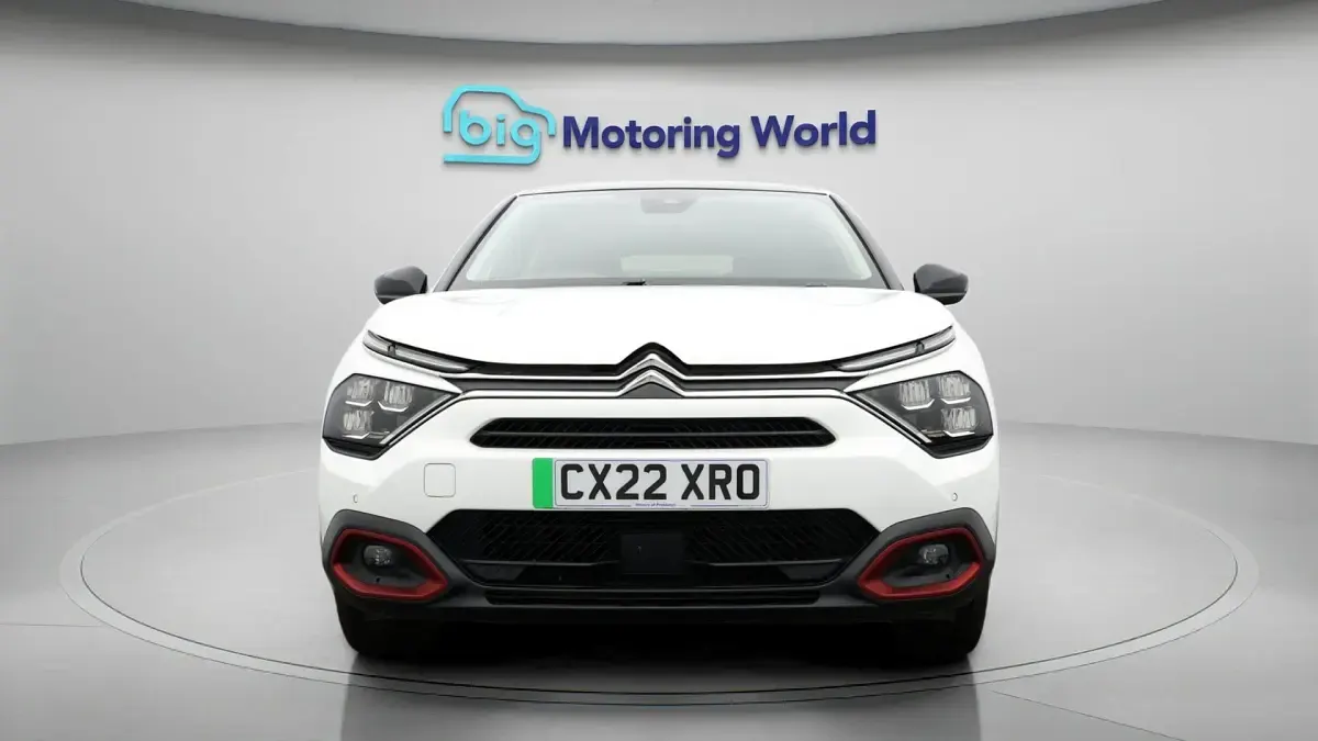 Używany Citroën e-C4 Shine 100 kW (136 KM) 2022 Biały Hatchback