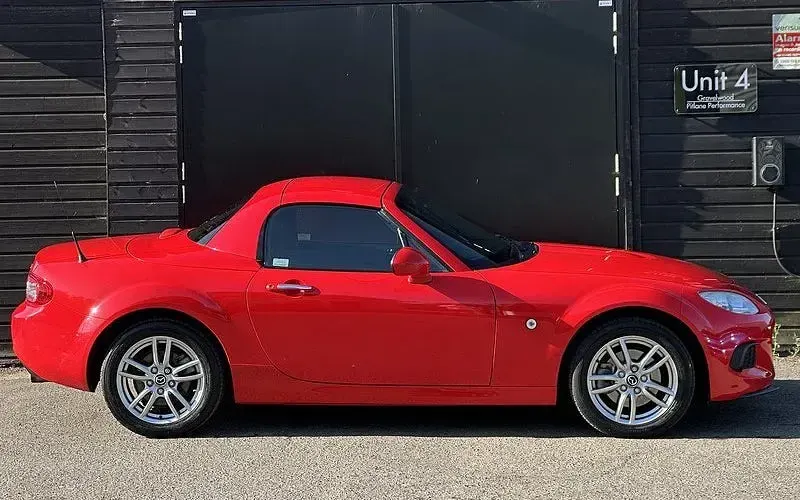 Used Mazda MX5 126 HP (92 kW) 2013 Red Cabriolet