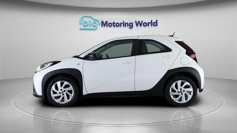 Used Toyota Aygo X PURE 72 HP (52 kW) 2022 White SUV