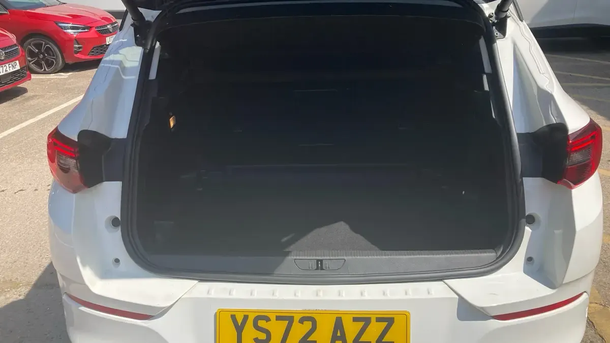 Used Vauxhall Grandland X Ultimate 130 HP (95 kW) 2022 White SUV