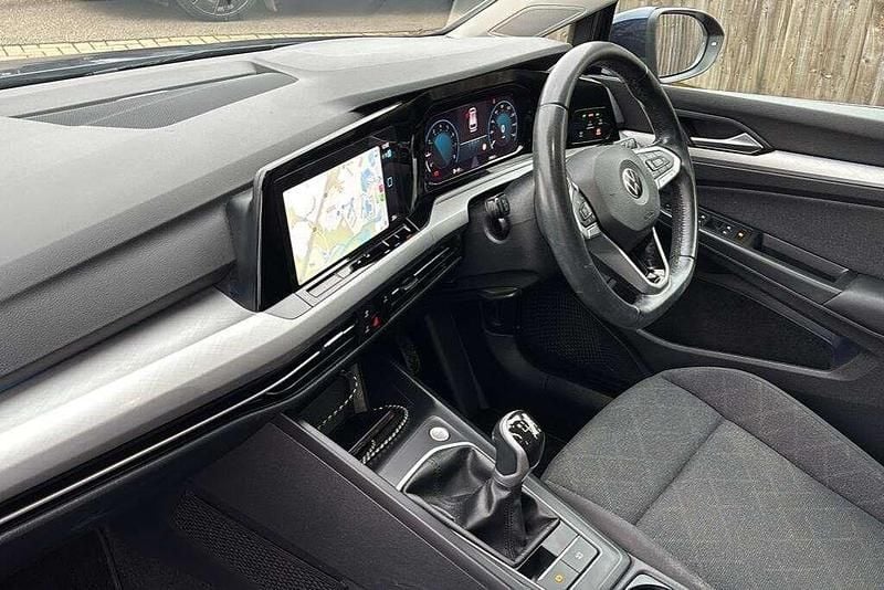 Used VW Golf VIII Life 147 HP (108 kW) 2023 Blue Estate