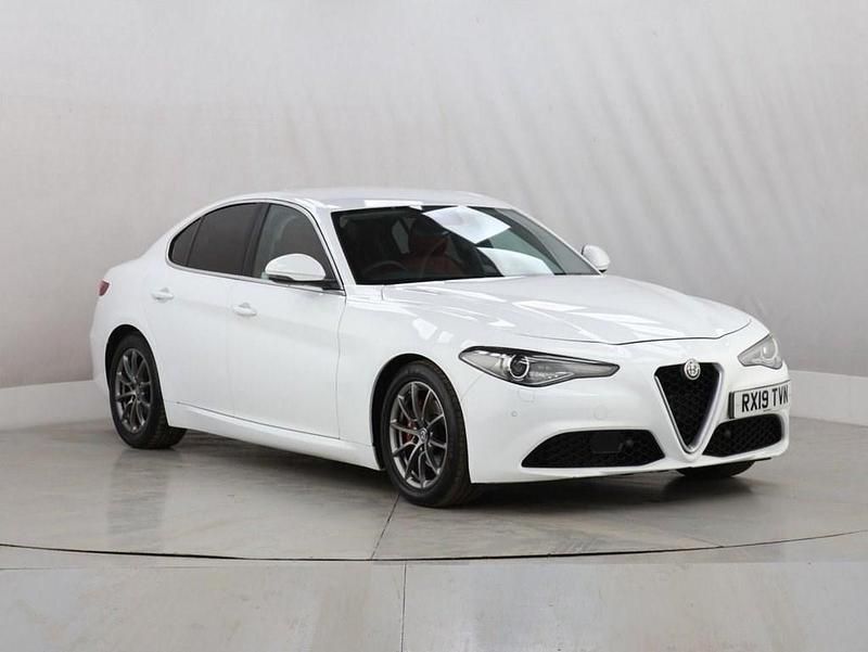 Used Alfa Romeo Giulia Saloon 150 HP (110 kW) 2019 White Sedan