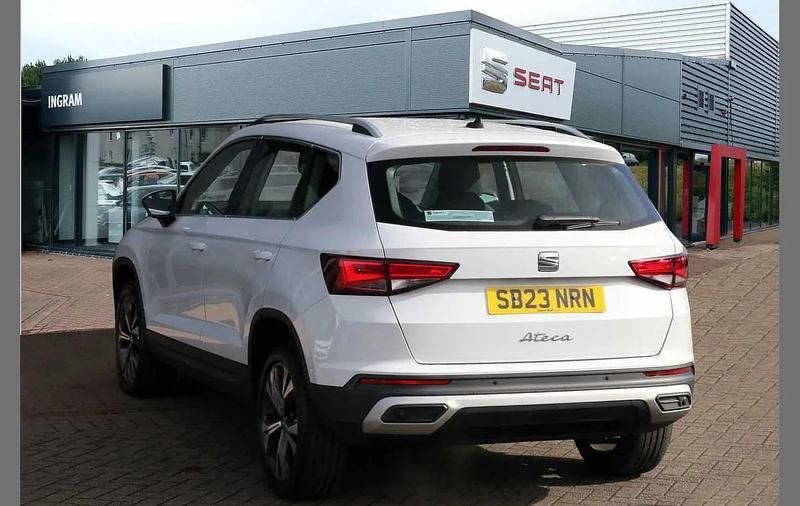 Begagnad Seat Ateca SE Technology 150 HK (110 kW) 2023 Vit SUV