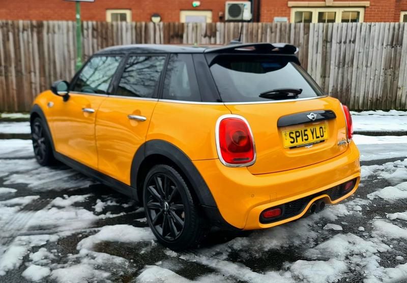 Używany Mini Cooper S Hatch 2015 Pomarańczowy Hatchback