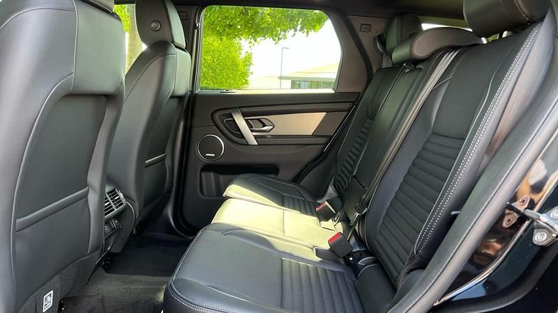 Second-hand Land Rover Discovery Sport SE Dynamic 265 CP (194 kW) 2025 Negru SUV