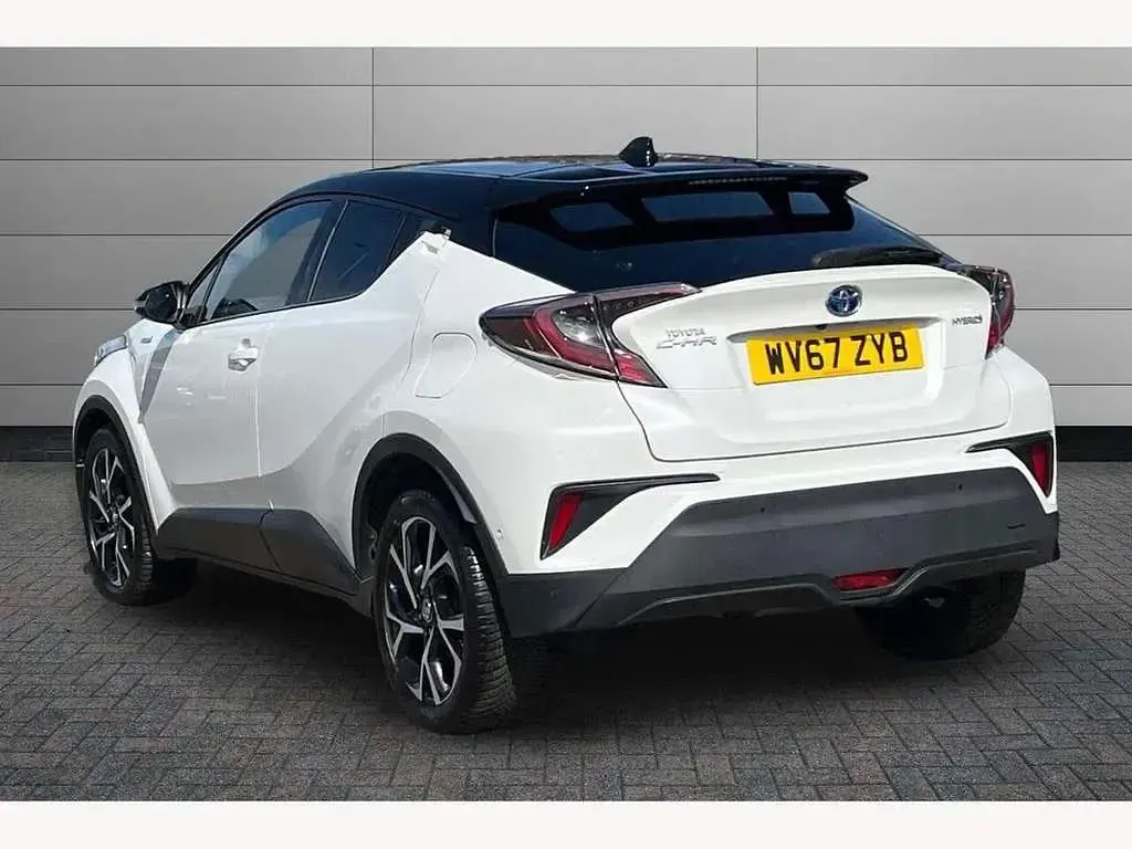 Used Toyota C-HR 122 HP (89 kW) 2017 White SUV