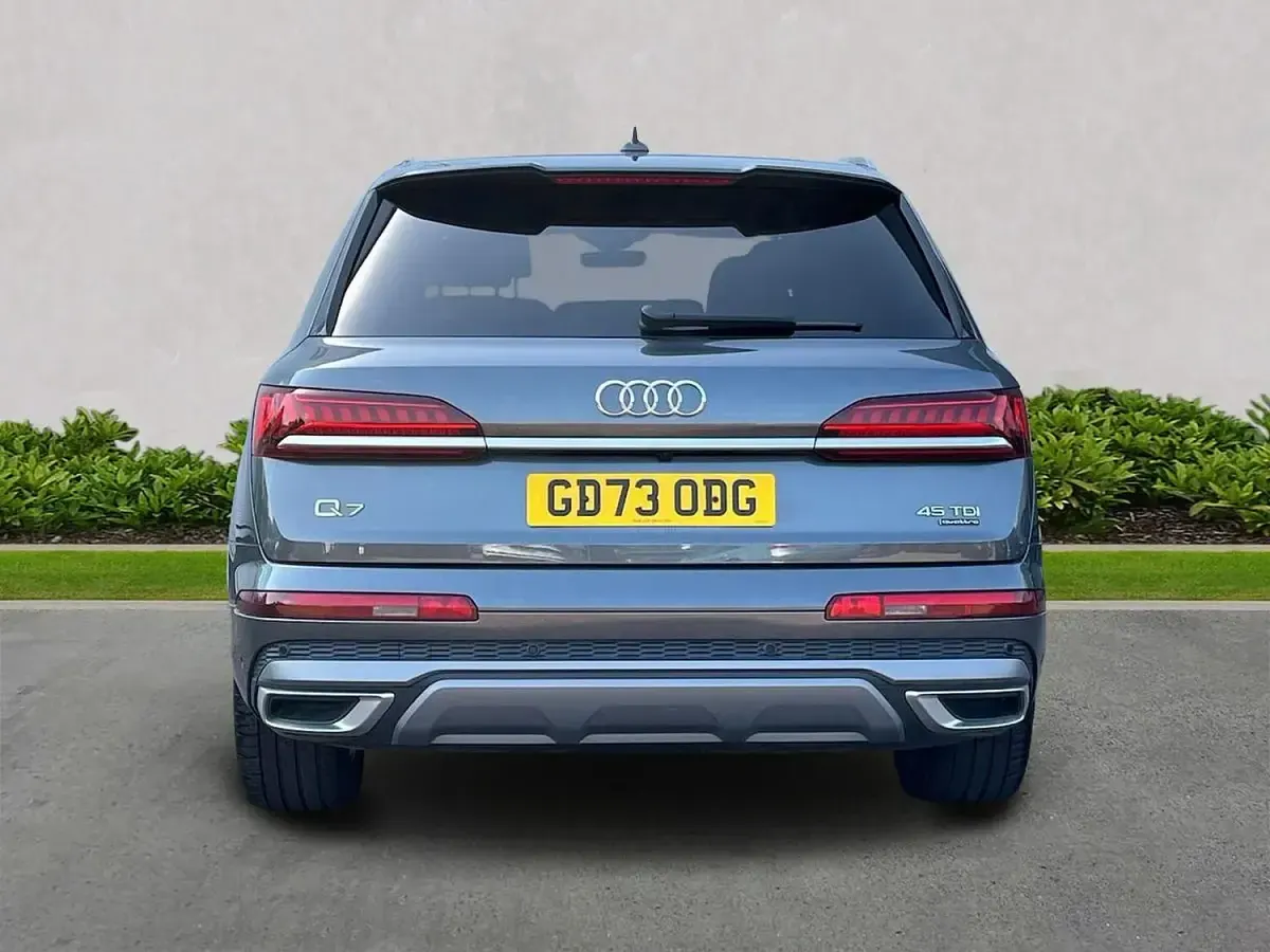 Used Audi Q7 Black Edition 228 HP (167 kW) 2024 Grey SUV