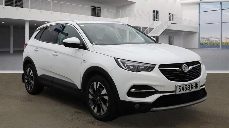 White Used 2018 Vauxhall Grandland X Sport SUV | £12,099 (Fair price) - Image 1/2