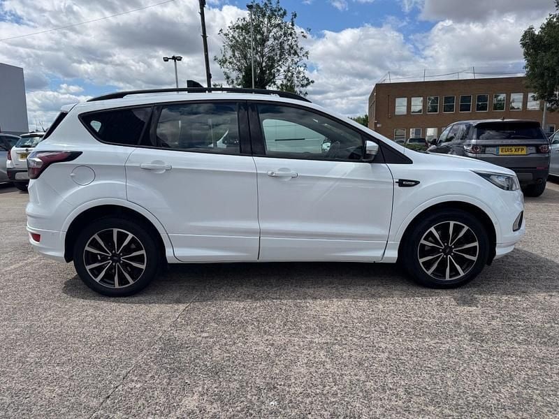 Used Ford Kuga ST-Line 120 HP (88 kW) 2017 Frozen white SUV