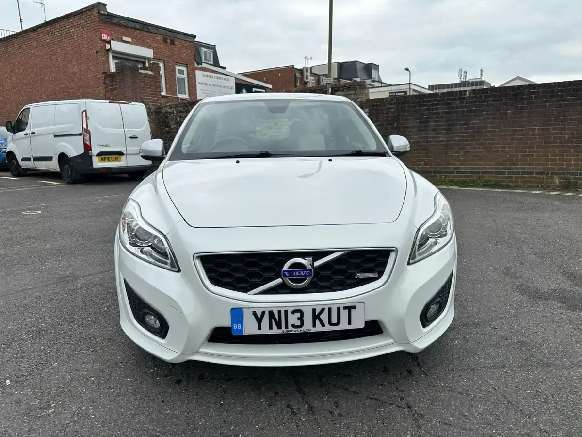 Used Volvo C30 R-Design 145 HP (106 kW) 2013 White Hatchback
